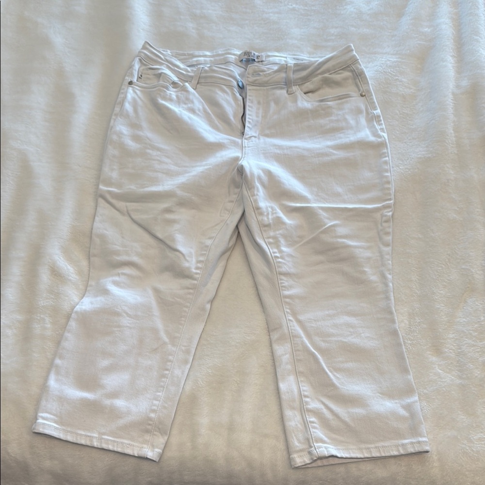 Women's White Capri Jeans size 18w